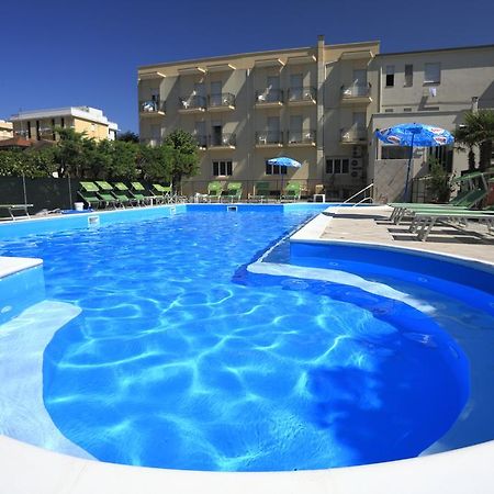 Hotel Vannini Rimini Exteriör bild