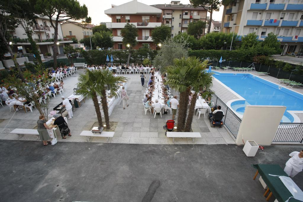 Hotel Vannini Rimini Exteriör bild