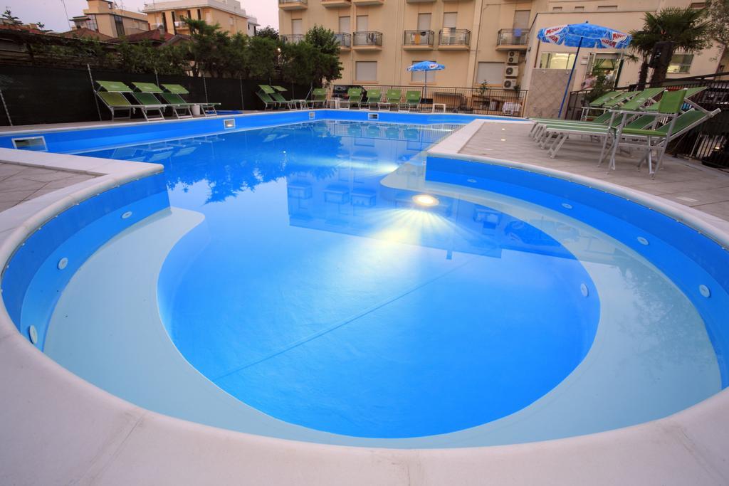 Hotel Vannini Rimini Exteriör bild
