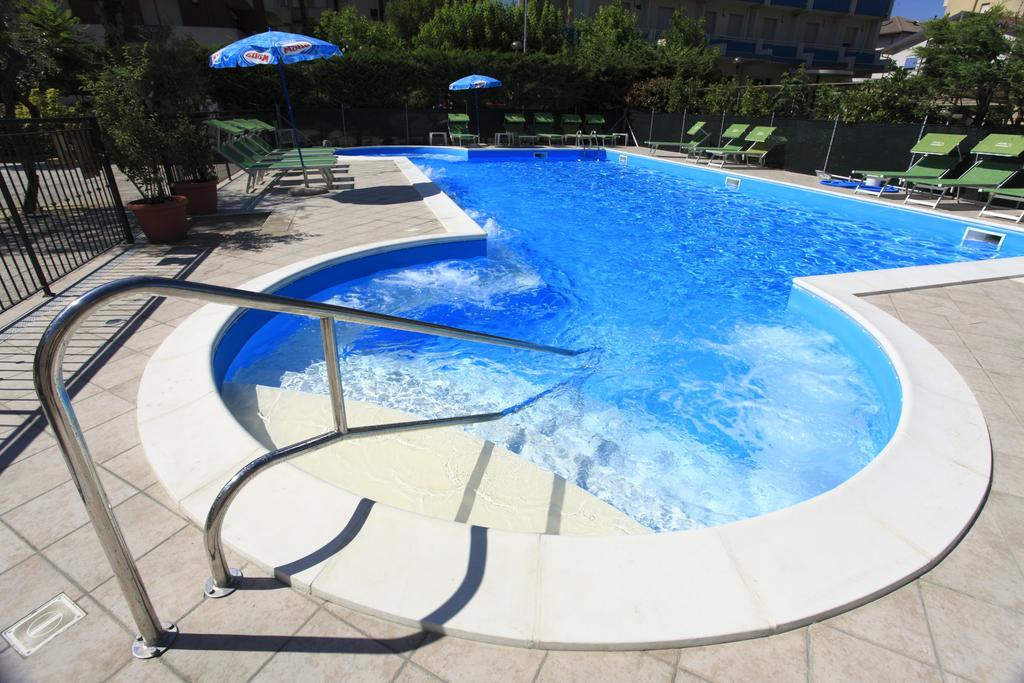 Hotel Vannini Rimini Exteriör bild