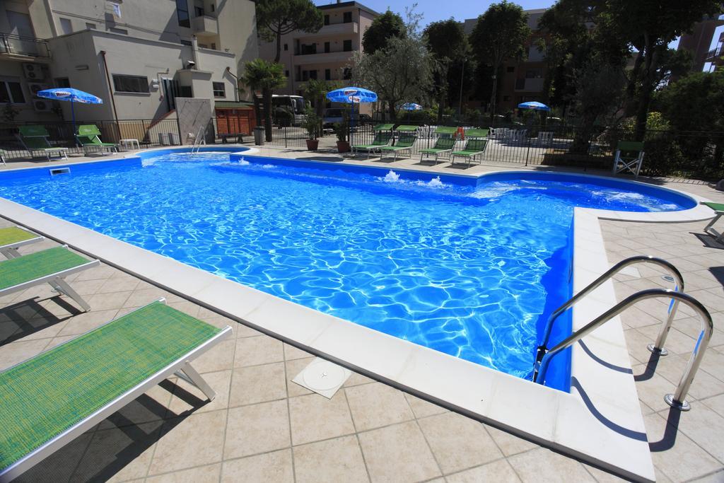 Hotel Vannini Rimini Exteriör bild