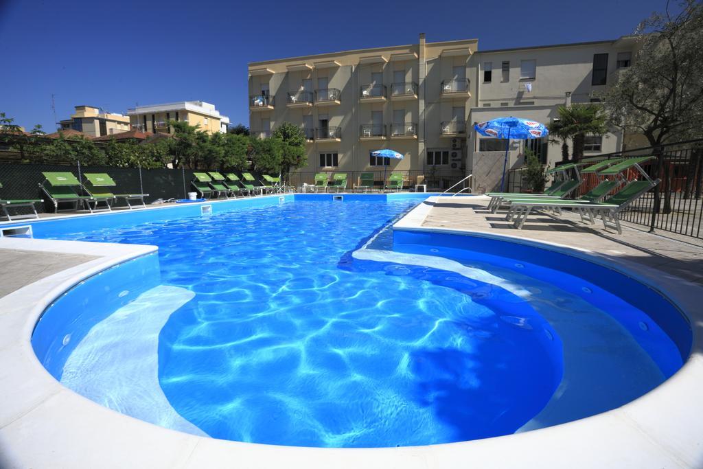 Hotel Vannini Rimini Exteriör bild