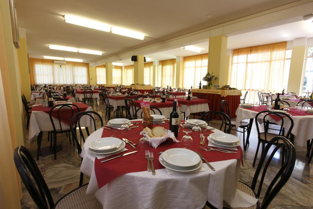Hotel Vannini Rimini Exteriör bild